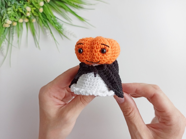 Halloween ghost with a pumpkin head, amigurumi ghost halloween decor
