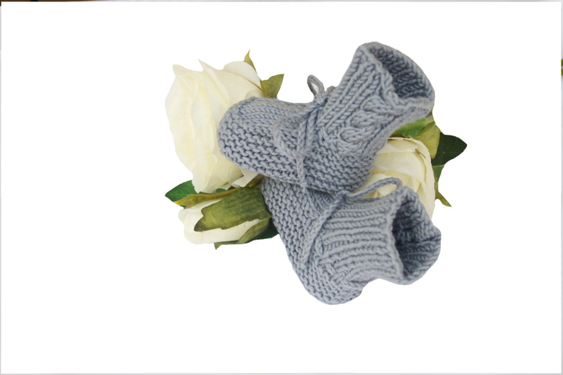 Baby booties with cable