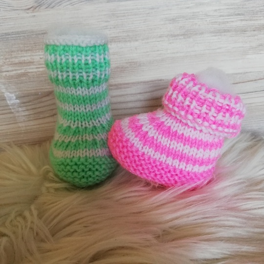 Strickanleitung Babyschuhe für Mädchen und Jungen bis 4 Monate