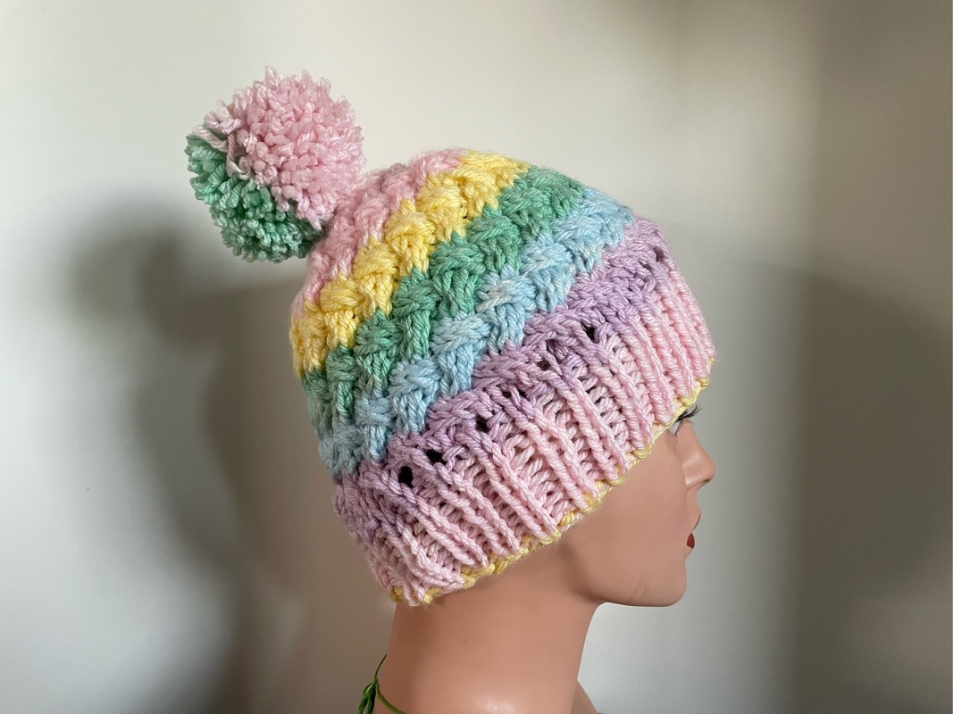 Strickmuster für Bommelmütze mit Flechtmuster in 2 verschiedenen Größen
