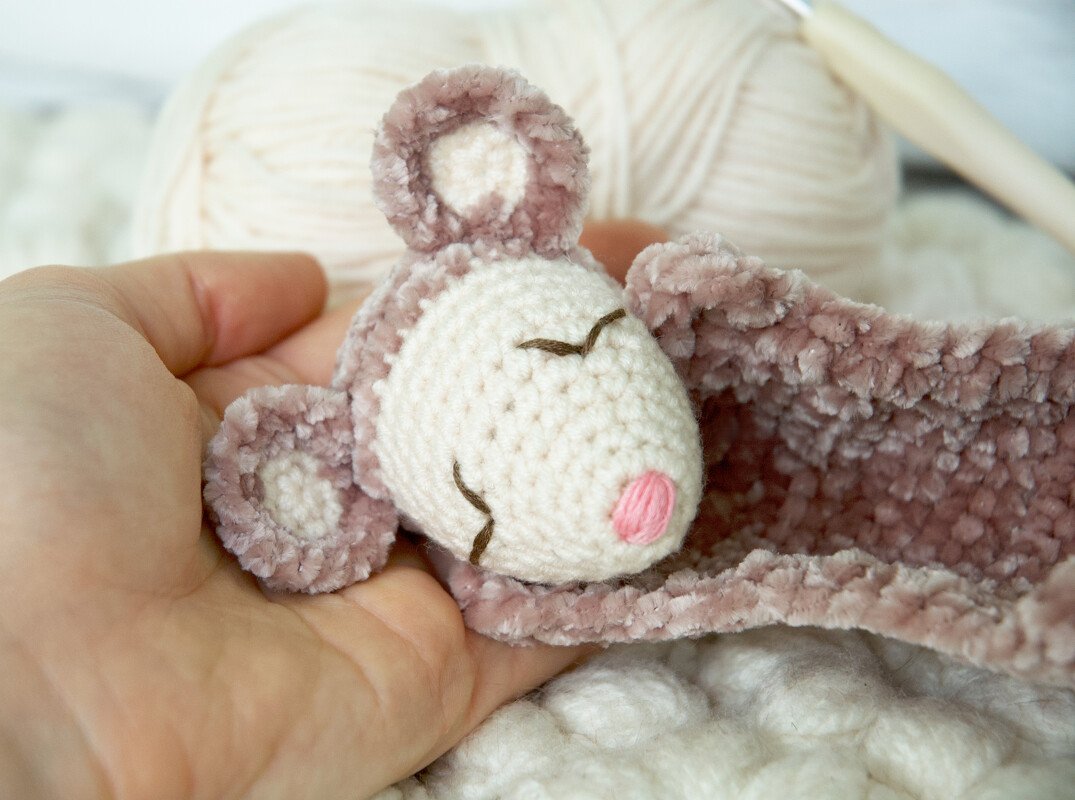 Amigurumi Snuggle Mouse with Velvet Yarn Babyshower Baby Birthday Crochet - Image 4