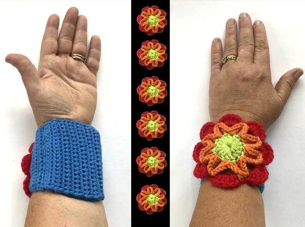 Blaue gehäkelte Handstulpe, einmal schlicht und einmal mit großer mehrfarbiger Blume am Handgelenk