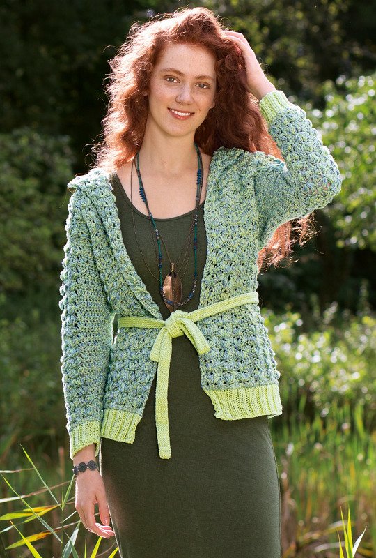 Verschlusslose Häkeljacke mit Büschelmaschen, gestrickten Bündchen und Gürtel - Bild 3
