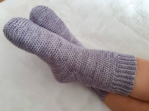 Häkelanleitung für Kuschelsöckchen ,,Spirälchen"