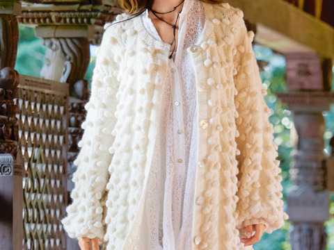 Voluminöser und leichter Mantel