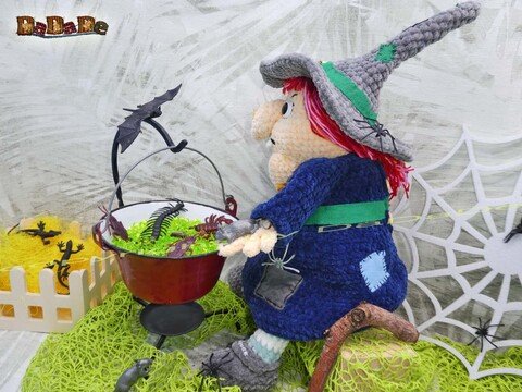 Hexe Minerva von Hexenbesen, Häkelanleitung von DaDaDe