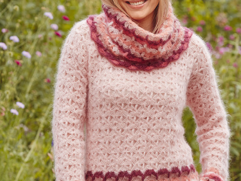 Flauschiger Pulli mit Loop im Muschelmuster gehäkelt