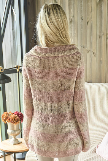 Gestreifter Raglanpulli mit großem Rollkragen