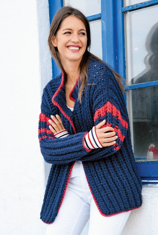 Sieht fast aus wie gestrickt: Dicke, gehäkelte Jacke im Marine-Style - Bild 3