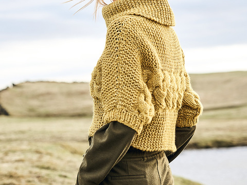 Quergestrickter Kurzpulli