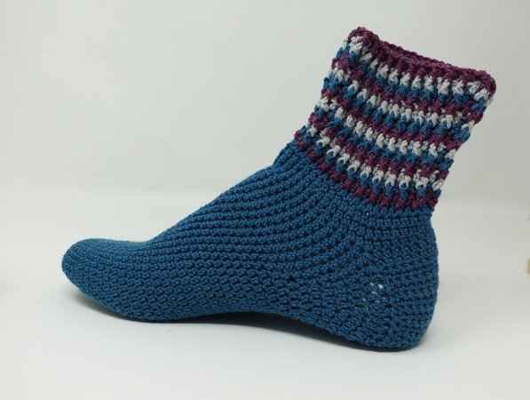 Basic-Socken mit Rippenmuster, einfachem Käppchen und Größentabelle