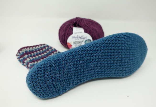 Basic-Socken mit Rippenmuster, einfachem Käppchen und Größentabelle