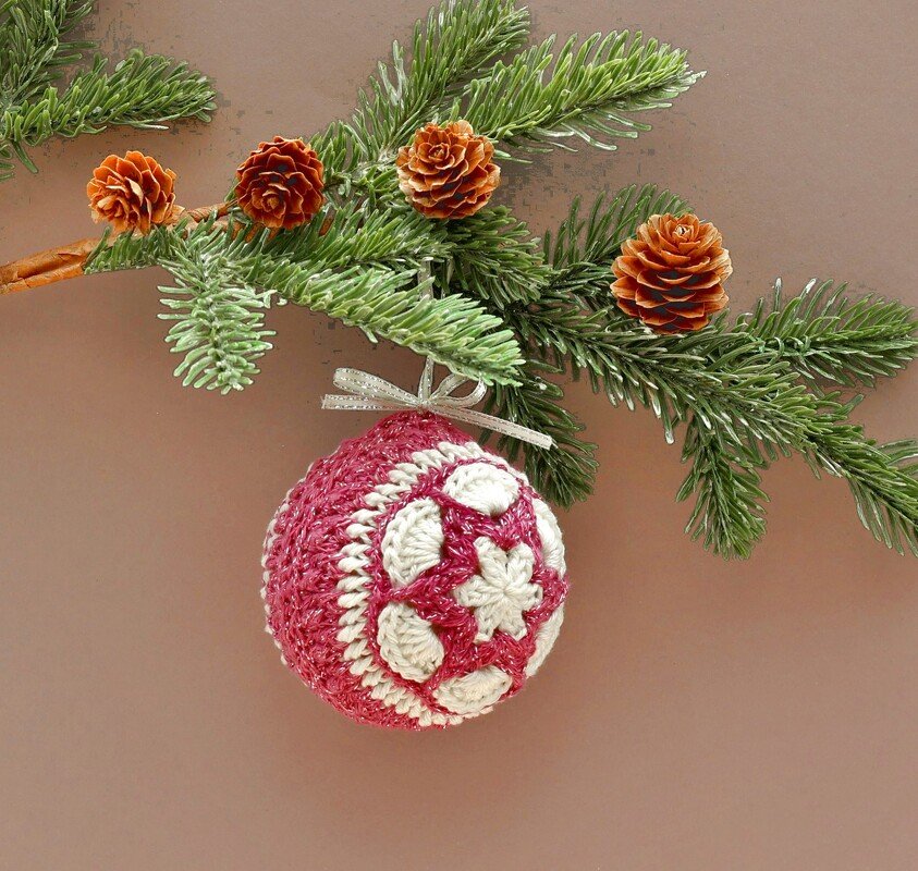 Christmas Balls Ornaments with African Flowers crochetpattern PDF DYN