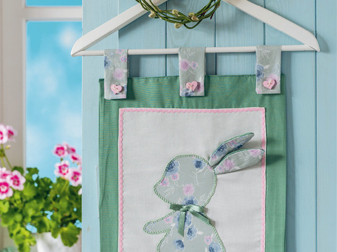 Wandbehang mit Hasenmotiv