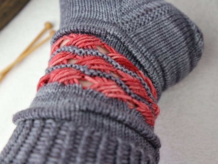 Knitting Pattern PDF textured socks with crossed stitches