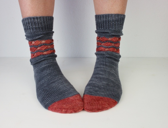 Knitting Pattern PDF textured socks with crossed stitches