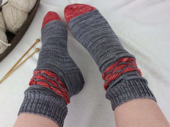 Knitting Pattern PDF textured socks with crossed stitches
