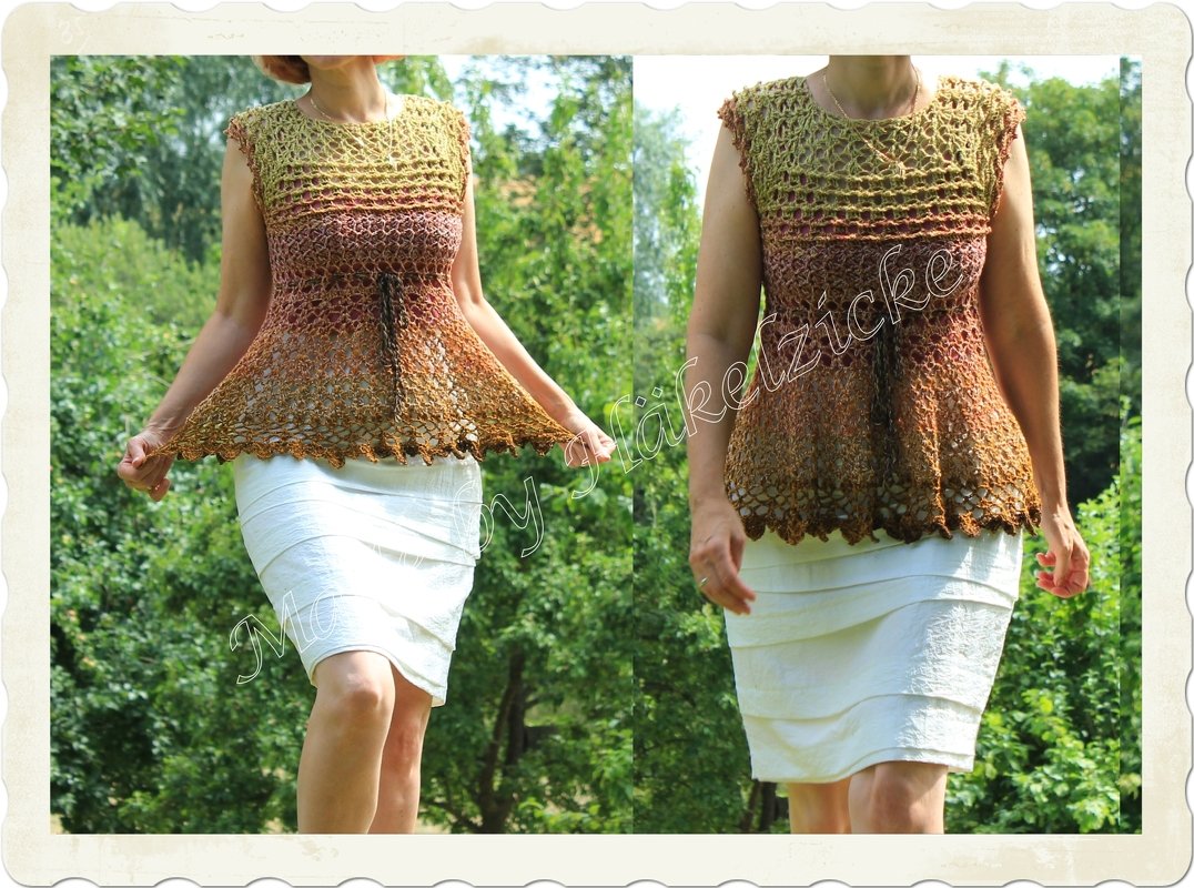 Ärmellose gehäkelte Tunika in Grün-Braun-Verlauf mit ausgestelltem Saum und schwarzem Taillenband, getragen über weißem Rock