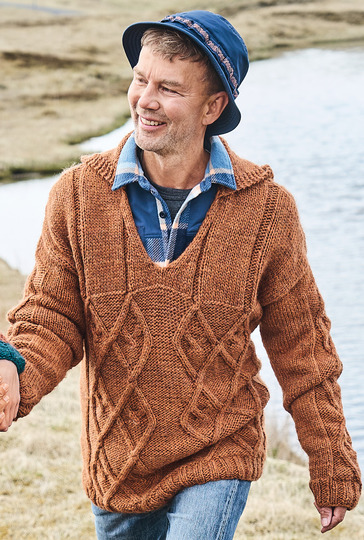 Herrenpulli mit Kapuze