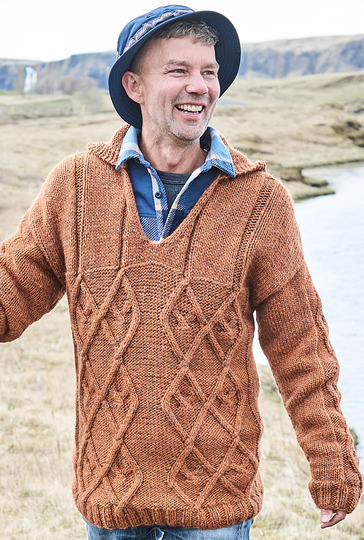 Herrenpulli mit Kapuze