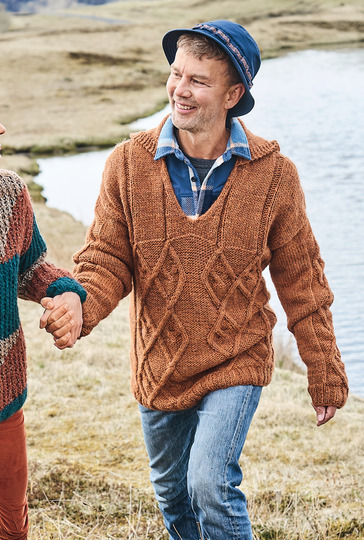 Herrenpulli mit Kapuze