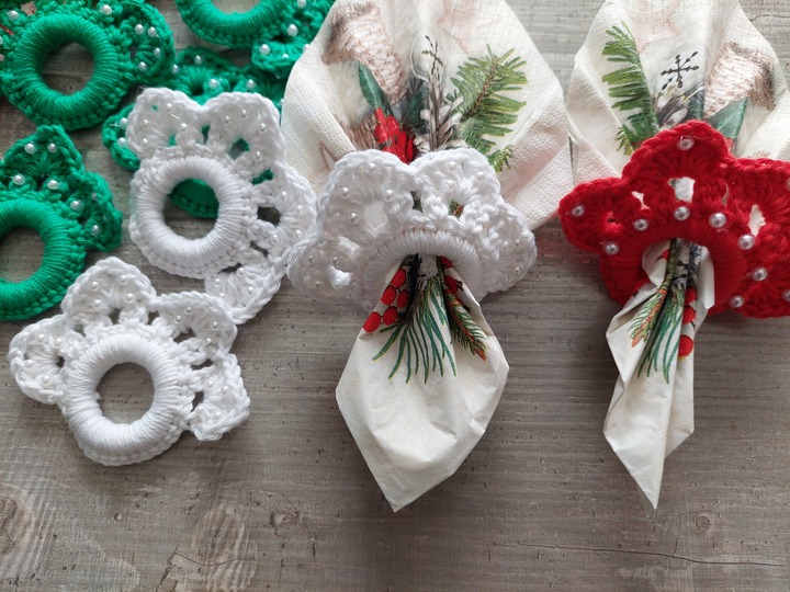 Häkelanleitung Serviettenring mit Perlen für Advents- und Weihnachtszeit!