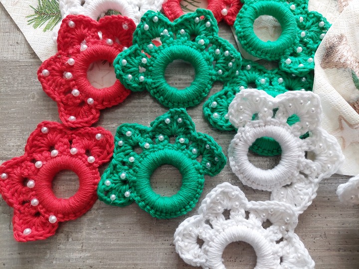 Häkelanleitung Serviettenring mit Perlen für Advents- und Weihnachtszeit!