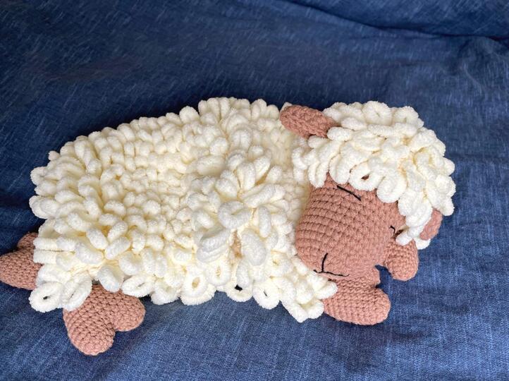 Baby lovey crochet pattern, lamb baby security blanket, sheep comforter BL1