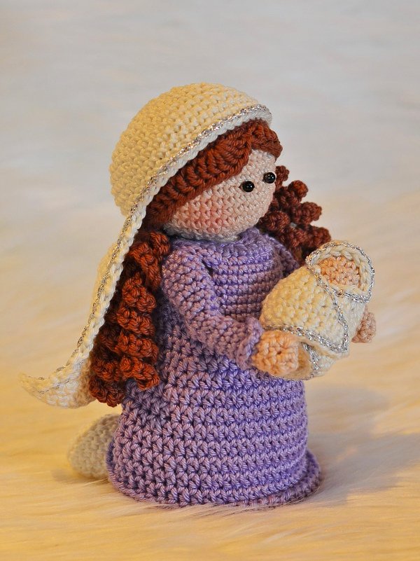 Krippenfiguren Maria Josef Jesuskind und Krippe - Bild 3