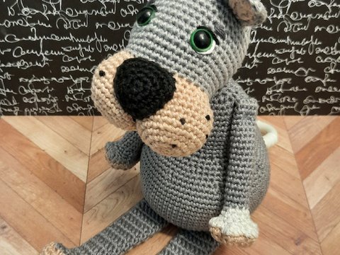 Kami die kichernde Katze