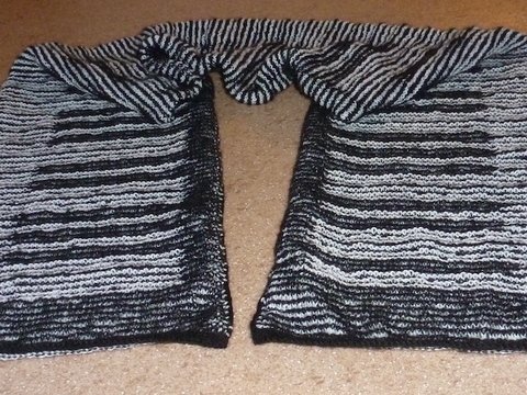 Klaviatur-Schal - Pianotasten in Schattenstricktechnik