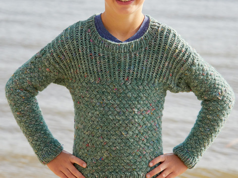 Tweedpulli mit Flechtmuster