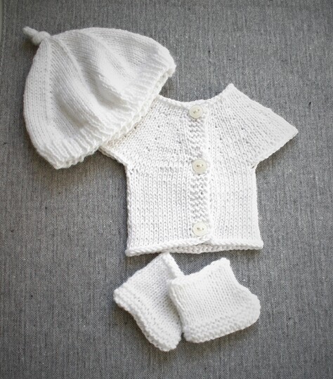 4-tlg. Basis-Kleidungs-Set für 42-44cm Babypuppen / Strickanleitung