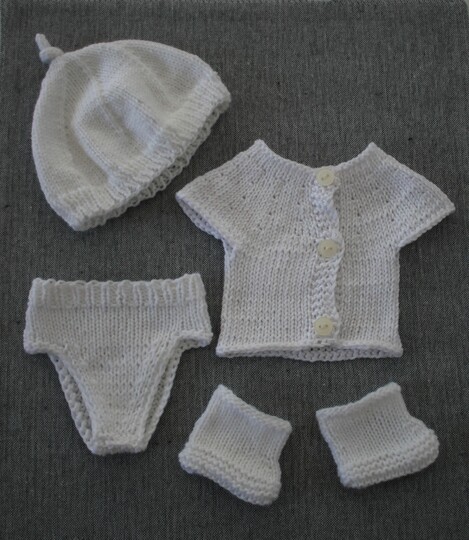 4-tlg. Basis-Kleidungs-Set für 42-44cm Babypuppen / Strickanleitung