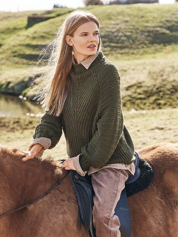 In Runden gestrickter Rippenpulli - Bild 2