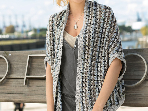 Ausgefallene Häkeljacke mit Schalkragen, in einem Stück gearbeitet