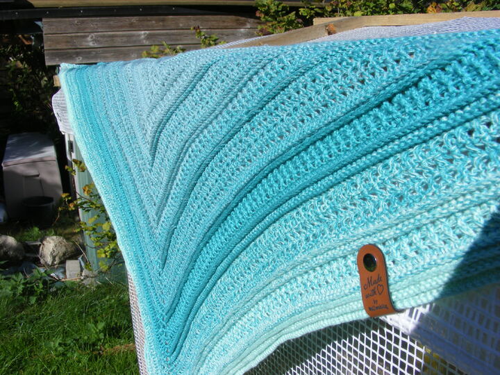 "Frerke" - Anleitung für ein Dreieckstuch in 3D-Optik