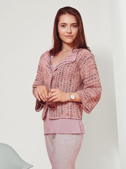 Kurze, quergehäkelte Jacke aus drei Garnen