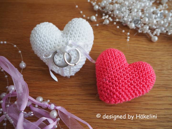 Little Heart Pillow, Heart– Crochet Pattern from Häkelini