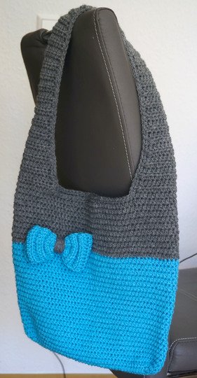 Häkelanleitung für die Tasche mit Schleife in Wunschfarben