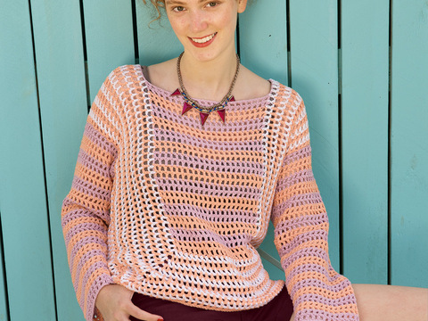 Gehäkelter Ajourmusterpulli mit langen Ärmeln und in zwei Richtungen gearbeitet