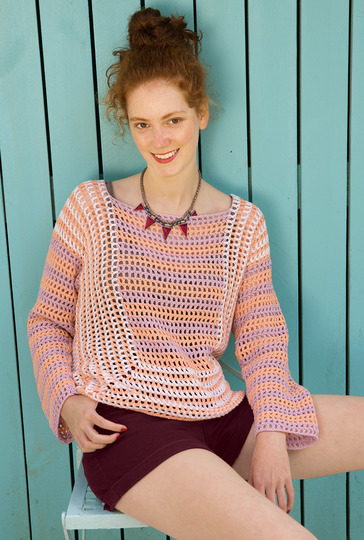 Gehäkelter Ajourmusterpulli mit langen Ärmeln und in zwei Richtungen gearbeitet