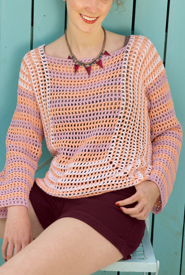 Gehäkelter Ajourmusterpulli mit langen Ärmeln und in zwei Richtungen gearbeitet