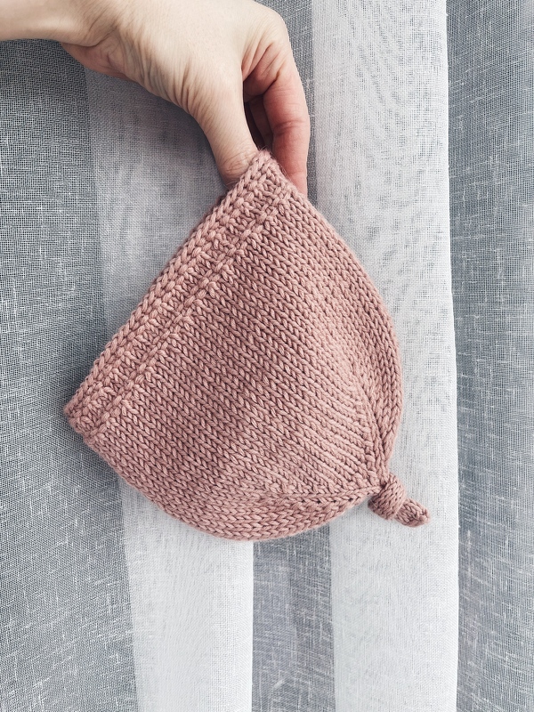 Geknotete Babymütze Strickanleitung