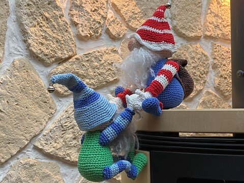 2 Weihnachtswichtel als Kanten- oder Schrankgucker