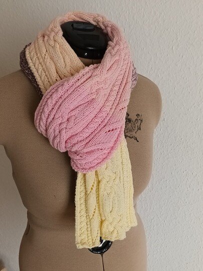 Strickanleitung für den Schal "Xhevahire"