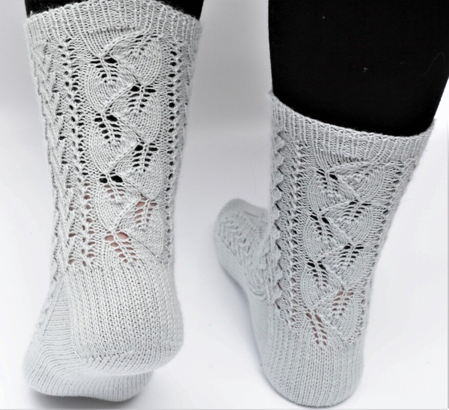 Spitzensocken mit Blättern