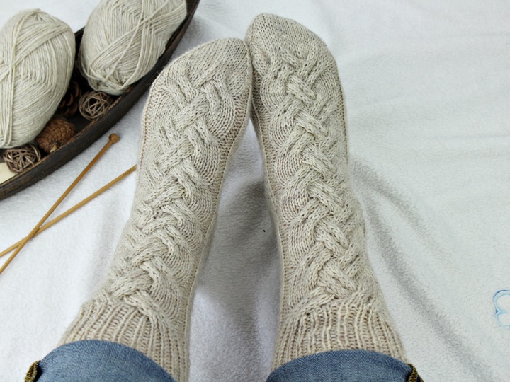 Strickanleitung Zopfmuster stricken, warme Kuschelsocken Wintersocken Damen