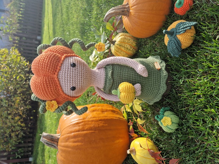 Blumenkind Karla Kürbis XXL - Häkelanleitung