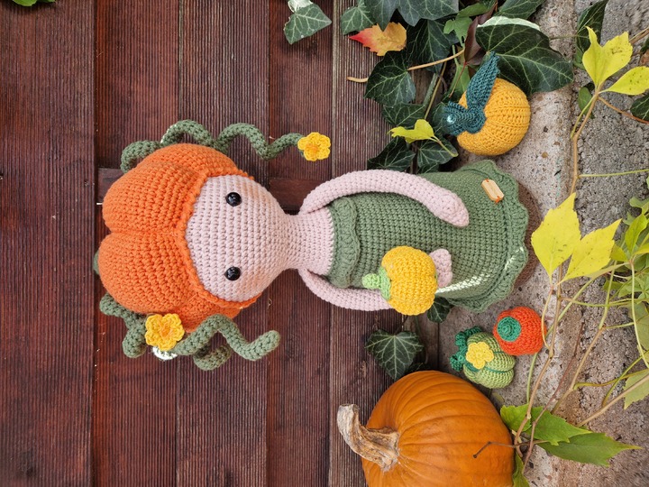 Blumenkind Karla Kürbis XXL - Häkelanleitung